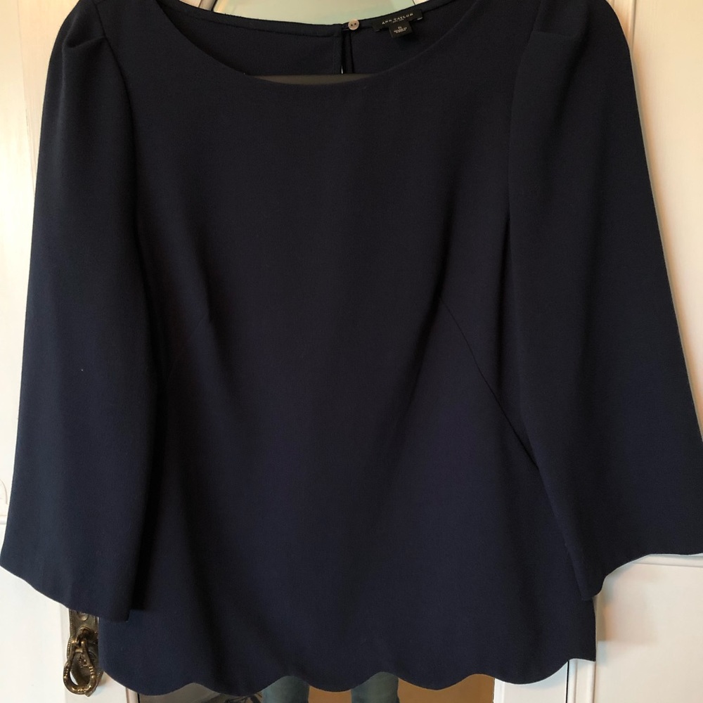Ann Taylor scallop edge shell sz small